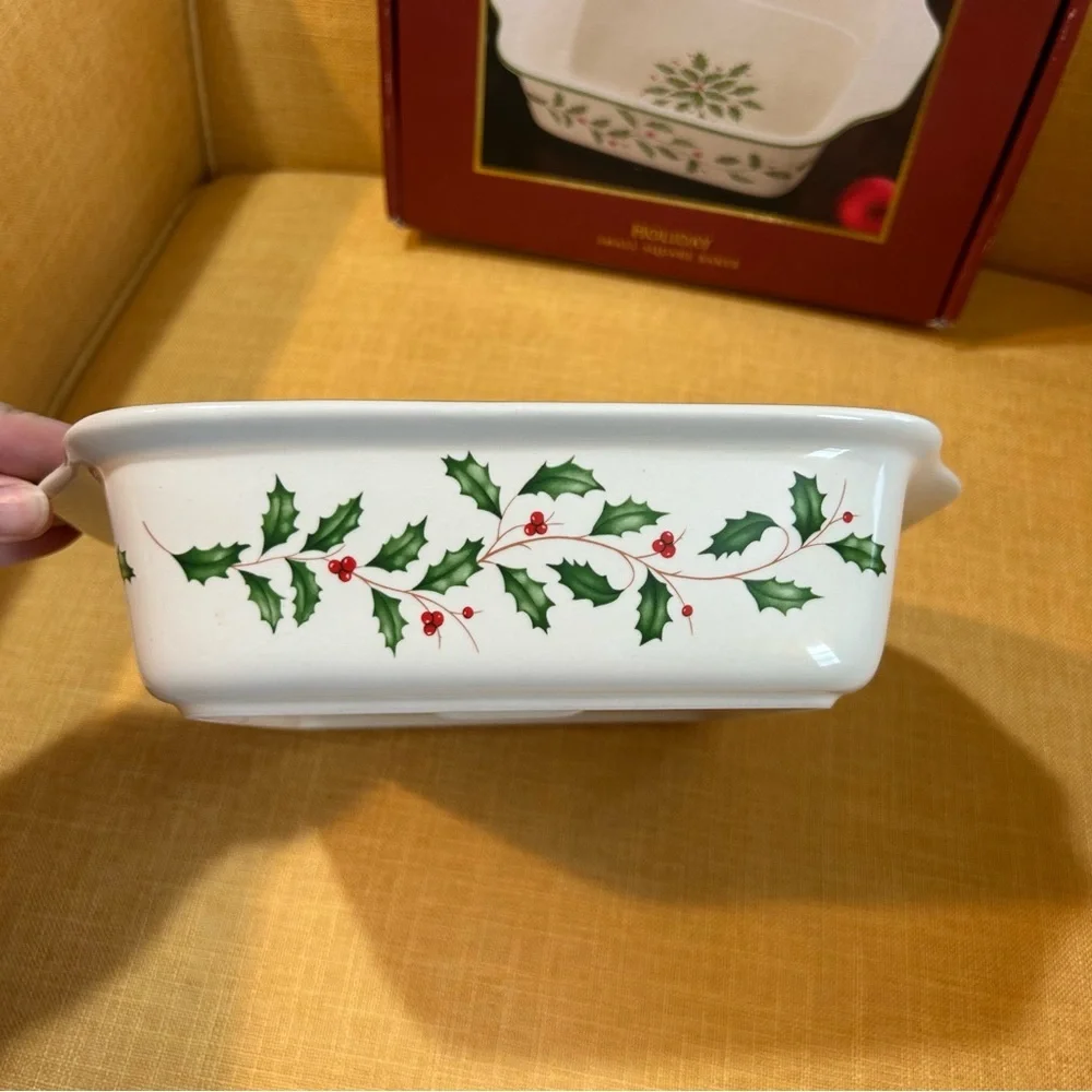 Lenox Holiday Square Baking Dish 10 inch Holly Christmas red green white